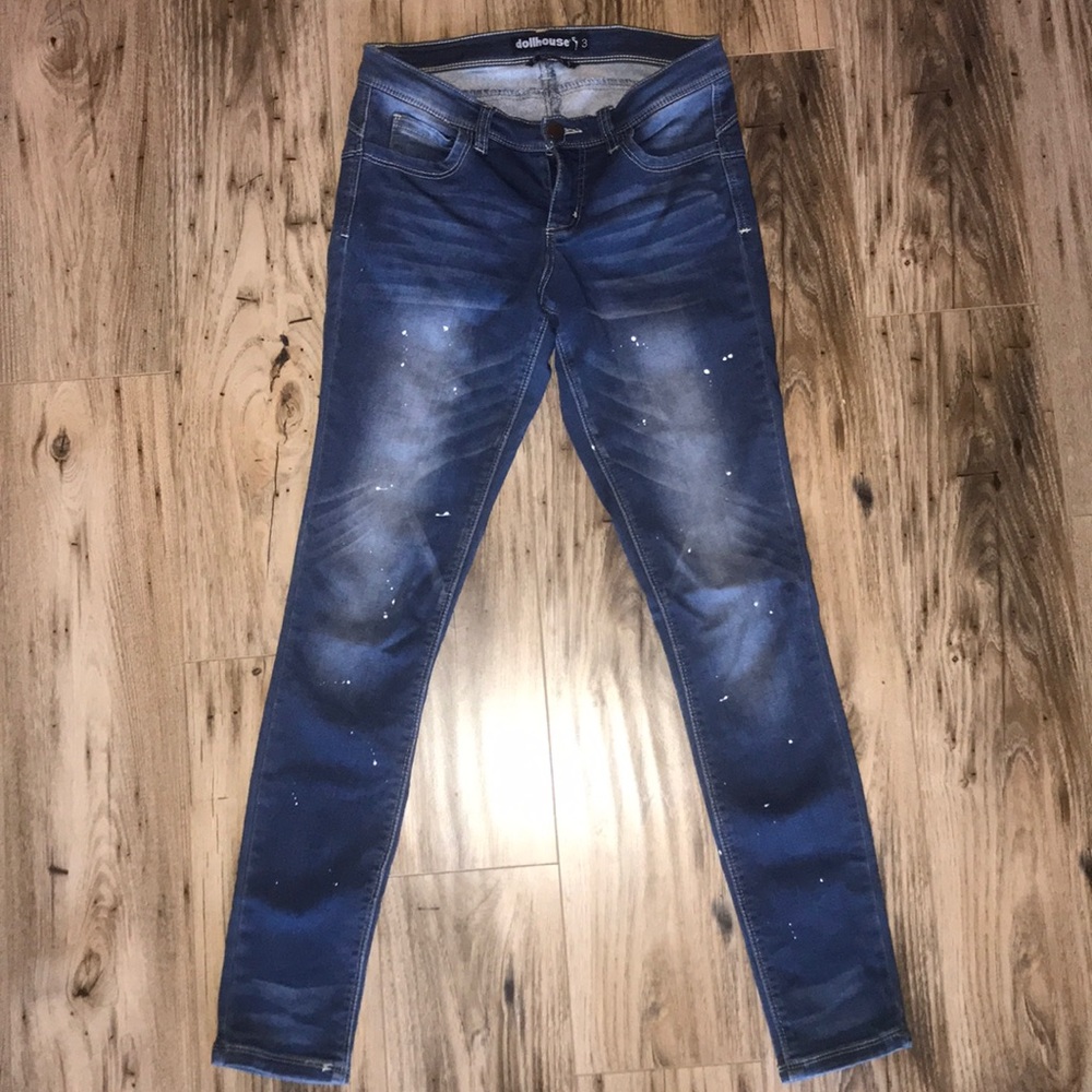 Dollhouse skinny jeans with white paint detail